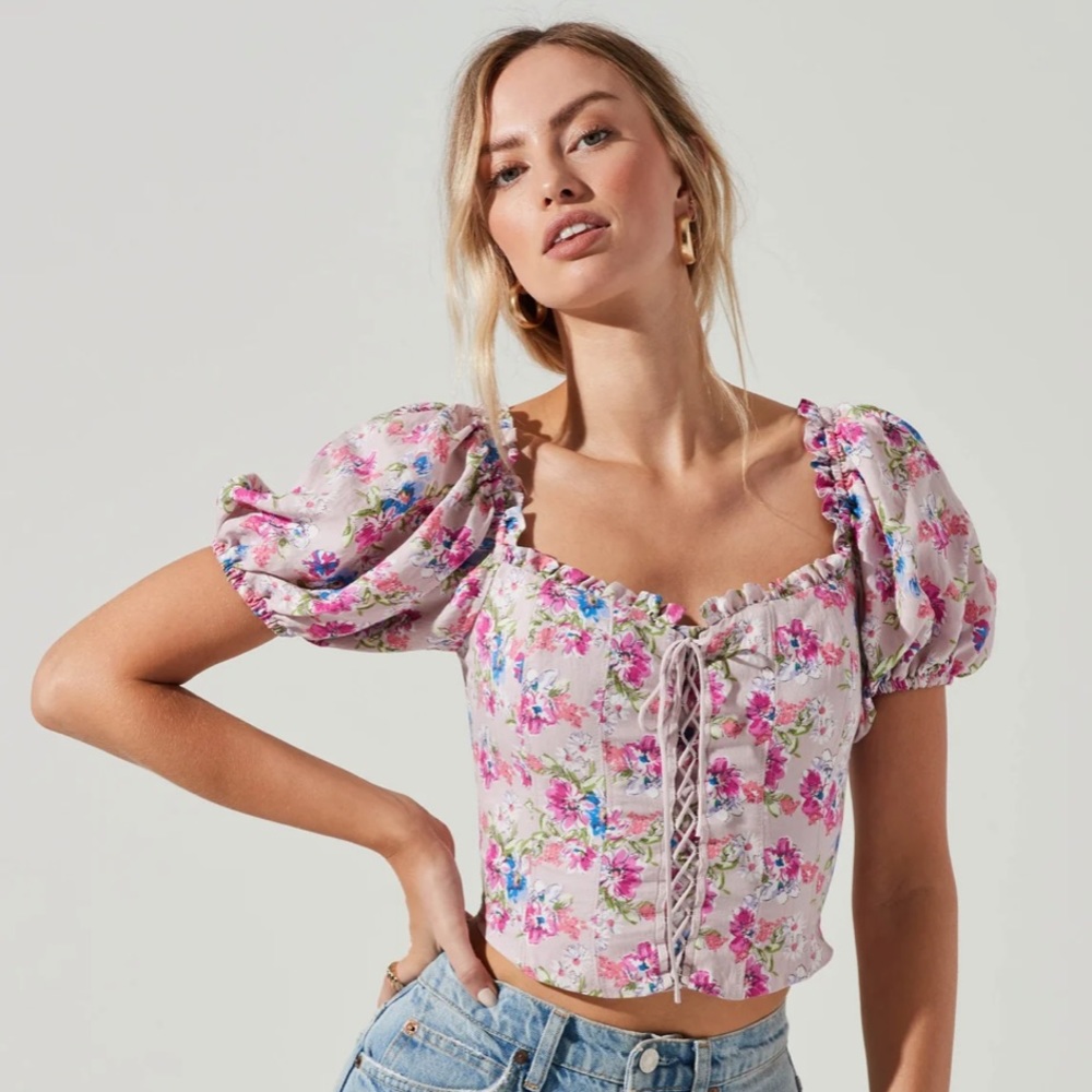 ASTR Lace up, puff sleeve top